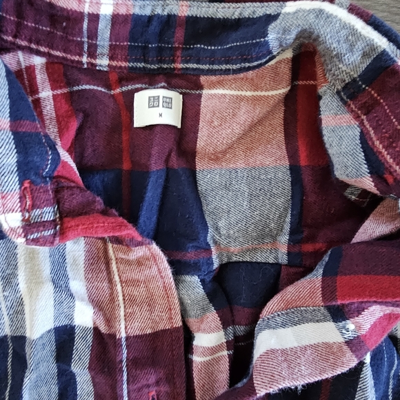 Uniqlo plaid flannel shirt size M wine& navy - Picture 2 of 2